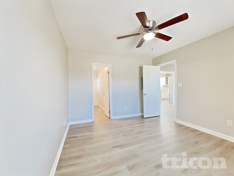 Building Photo - 713 Ilex Ct