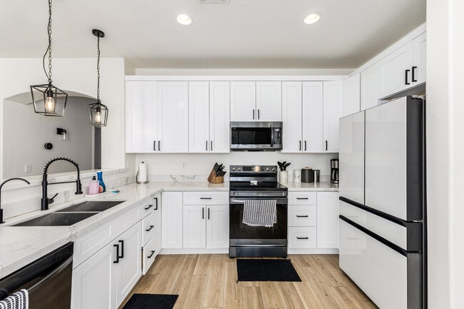 Building Photo - 2707 W Lamar Rd