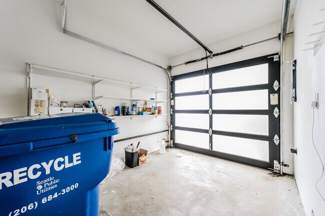 Building Photo - 121A 15th Ave