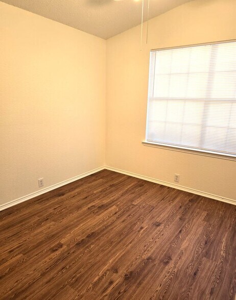 Building Photo - 1802 Berkley Dr