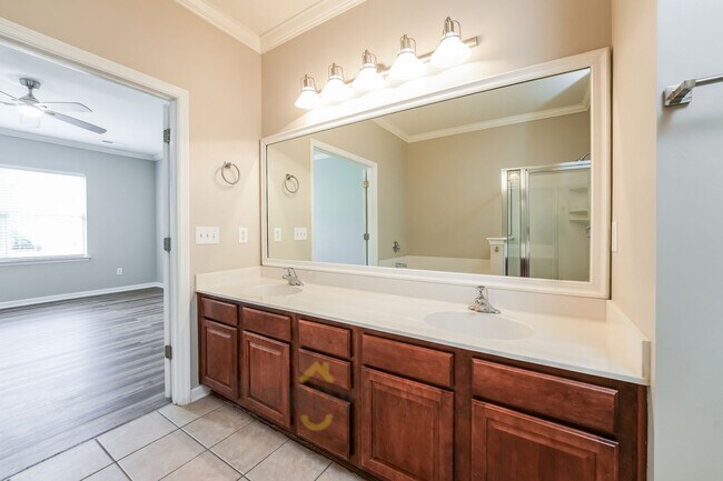 Building Photo - 4 Bedroom, 3 Bath Townhome in Grand Oaks Plantation of West Ashley
