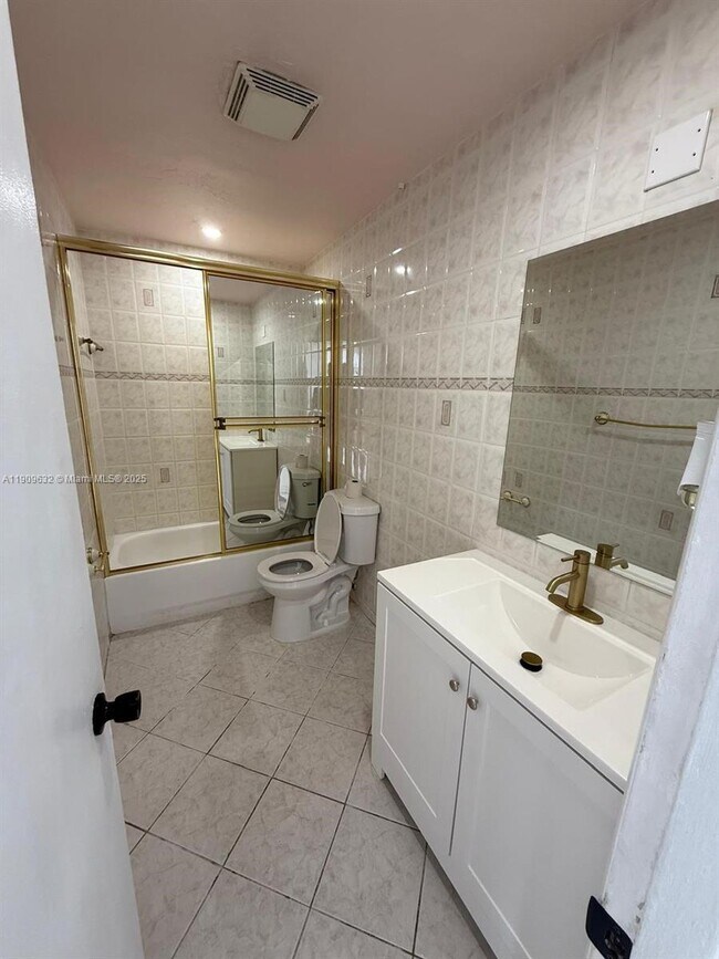 Building Photo - 6931 SW 24th Ct