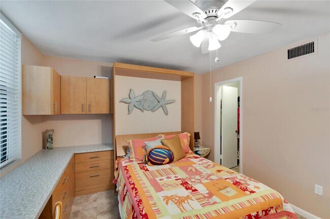 Building Photo - 7700 Sun Island Dr S