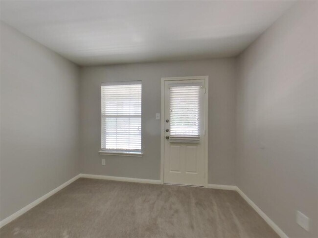 Building Photo - 6323 Mountain Pines Ln