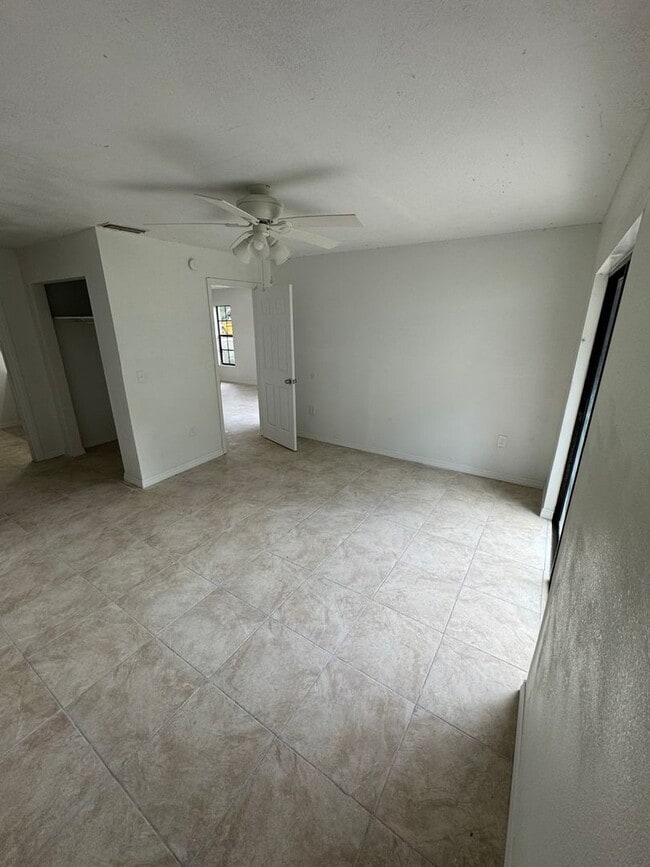 Building Photo - Charming 2-Bedroom Duplex on a Private Corner Lot in Lakeland, FL!