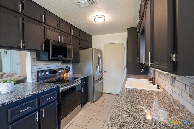 Building Photo - 1306 Ruiz Dr