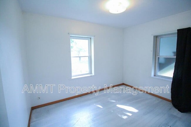 Building Photo - 3010 Johnson Ave NW