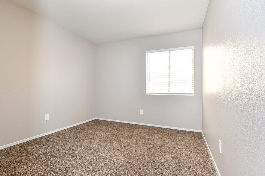 Building Photo - 613 Black Sand Ct