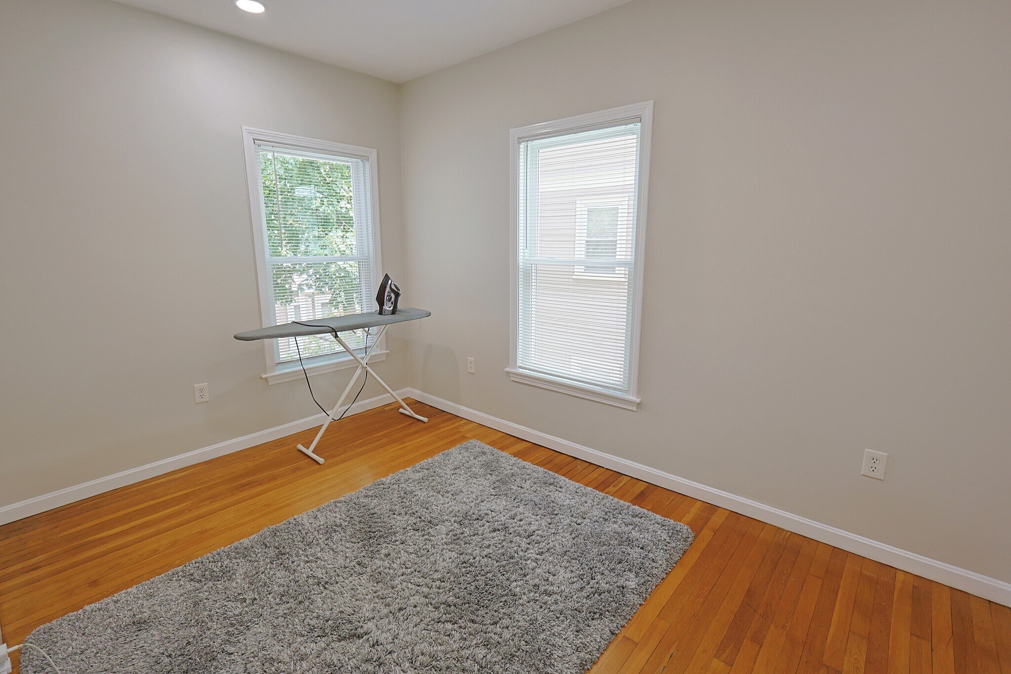 Building Photo - 32 Channing St