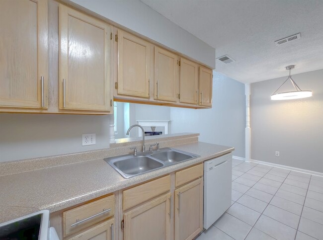 Building Photo - 2500 Nugget Ln