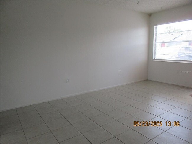 Building Photo - 45 Lake Villa Way