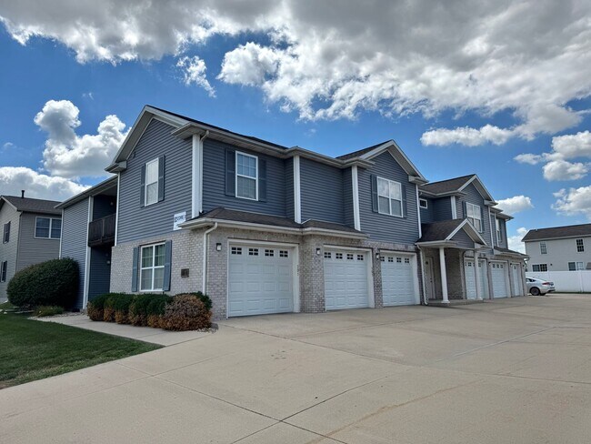 Building Photo - 1114-1120 Ekstam