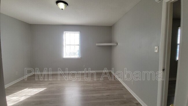 Building Photo - 1818 Glenn St SW