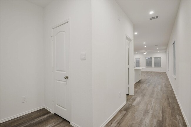 Building Photo - 1055 Llano Trl