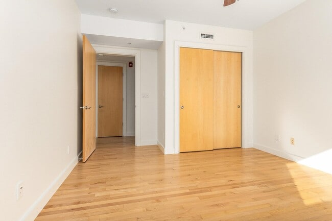 Building Photo - 677 Dennett St