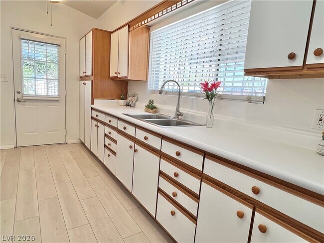 Building Photo - 2300 Santa Clara Dr