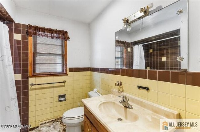 Building Photo - 713 Lincoln Dr