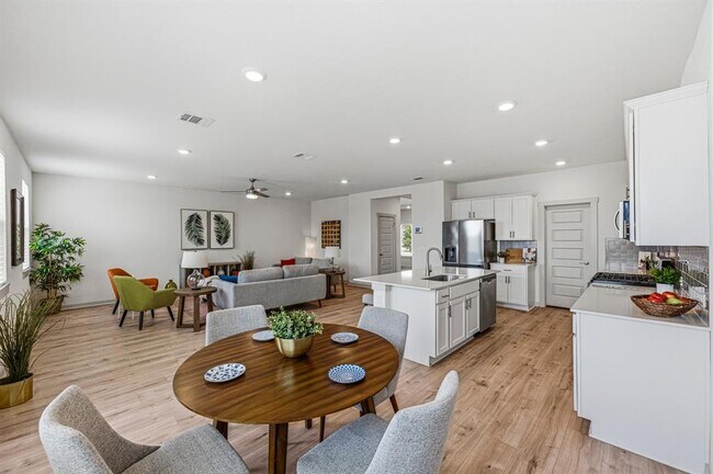 Building Photo - 7511 Traylor Cv
