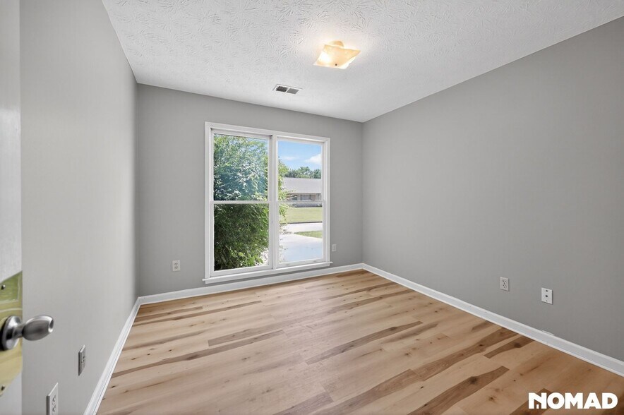 Building Photo - 2112 Fairway Ct SE