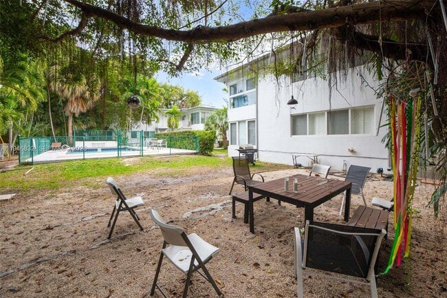 Building Photo - 1125 99th St