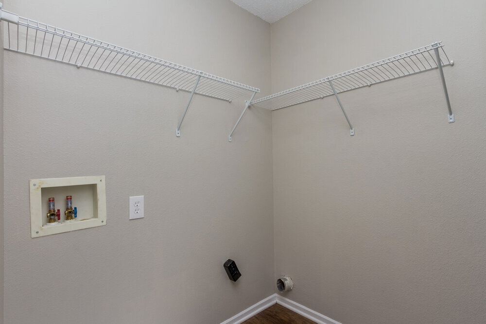 Building Photo - 9160 Middlebury Way