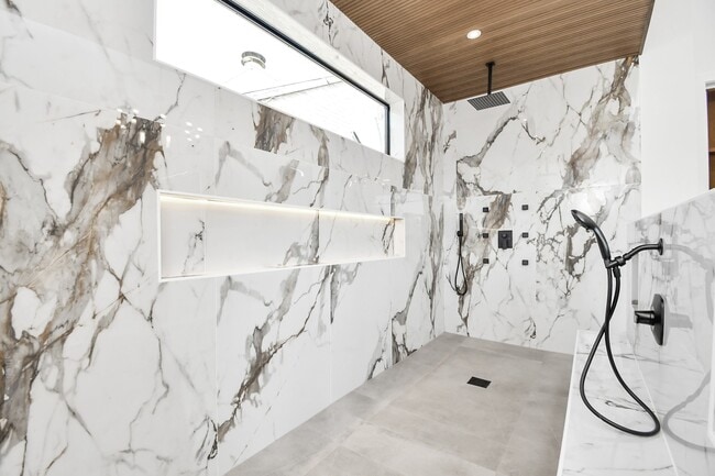 Building Photo - 5414 John Dreaper Dr