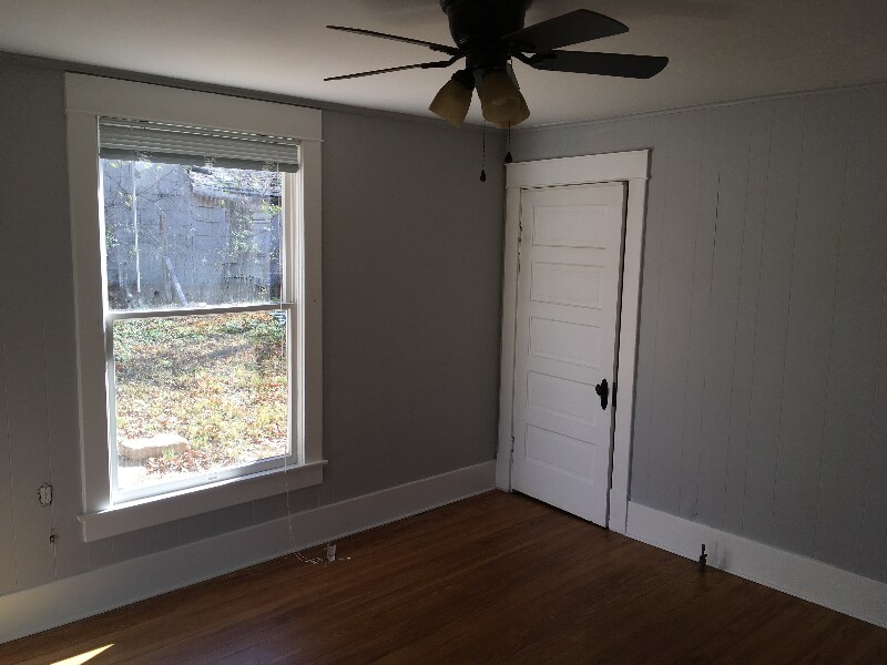 Building Photo - 216 E 2nd St