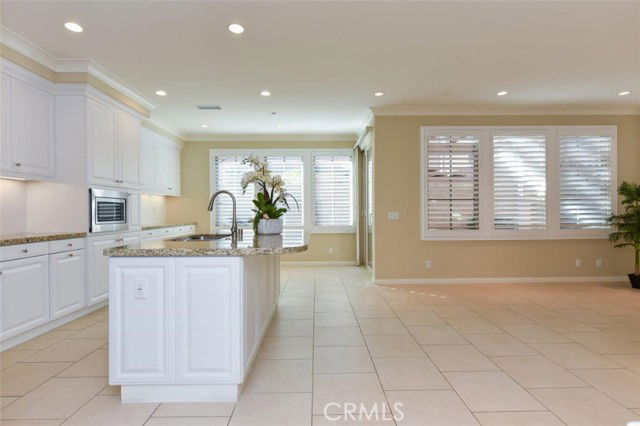 Building Photo - 107 Bianco