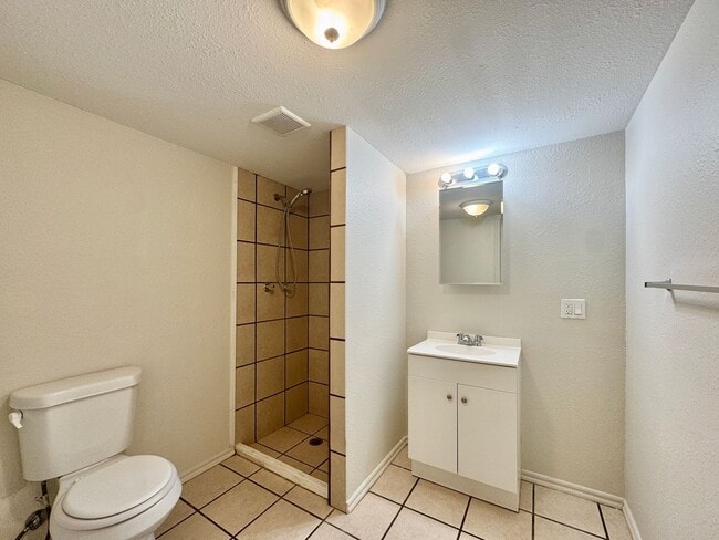 Building Photo - 1 Bedroom/ 1 Bathroom Duplex in Batesville