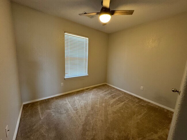 Building Photo - Adorable 3 Bedroom, 2 Bathroom Home for Rent!