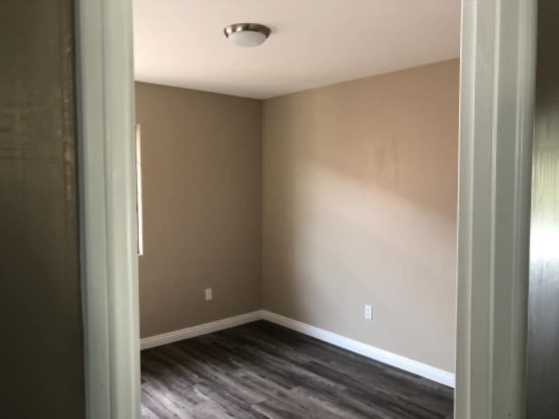 Building Photo - 1824 Queens Way