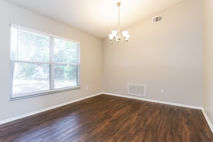 Building Photo - 2739 Sumba Ave