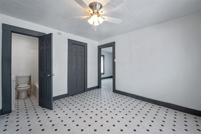 Building Photo - 2528 Campbell St