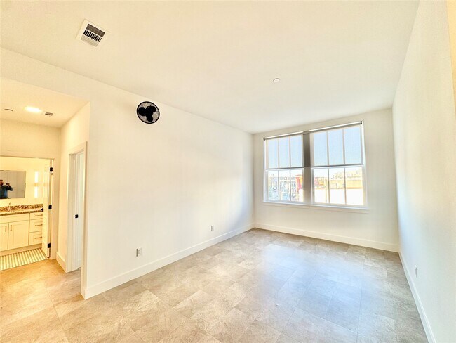 Building Photo - 2102 Mechanic St