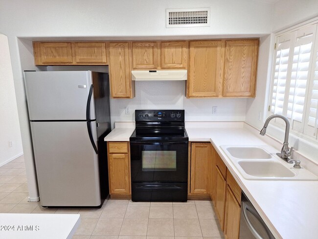 Building Photo - 507 W Bluefield Ave