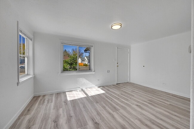 Building Photo - $1,995 - 3 Bed, 1 Bath Newly Updated Home In Denver with Fenced in Yard!