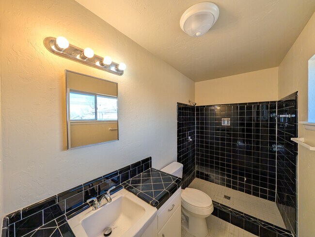 Building Photo - 3209 S 88th E Ave