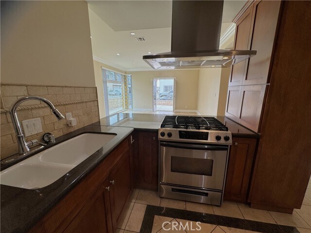 Building Photo - 4510 Seashore Dr