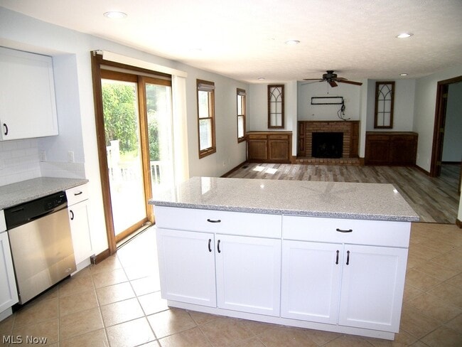 Building Photo - 32156 S Roundhead Dr