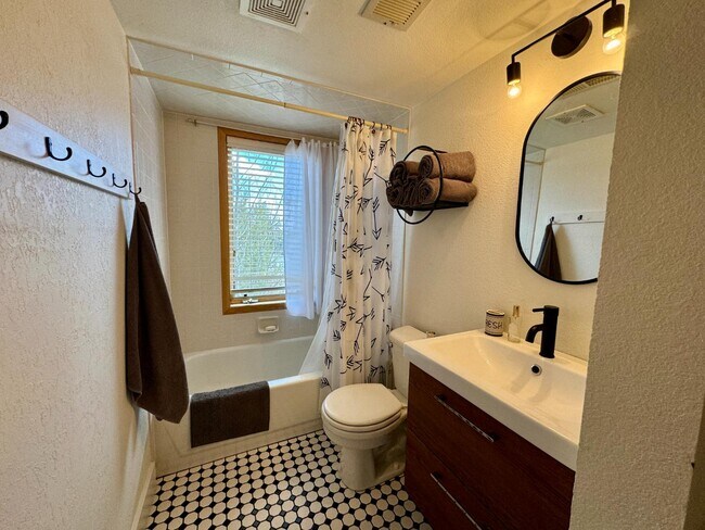 Building Photo - 121 Elk Trail
