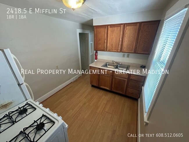 Building Photo - 2418.5 E Mifflin St
