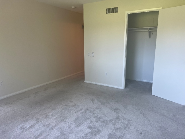 Building Photo - 12102 Rancho Bernardo Rd
