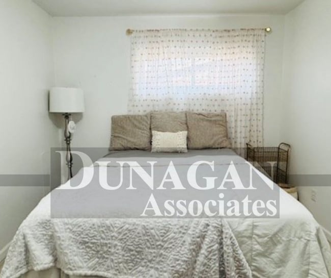 Building Photo - PRICE REDUCED !!!! Partially Furnished- 3bed 2bath home with water paid