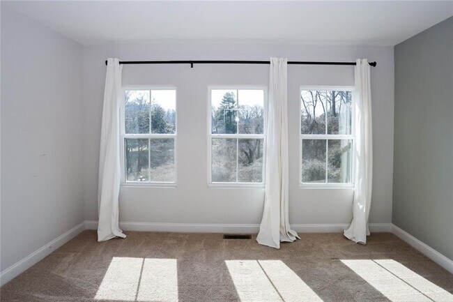 Building Photo - 313 Skylar Way SE