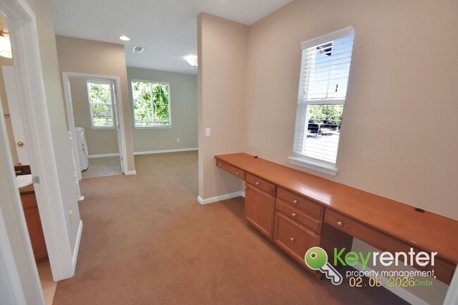 Building Photo - Beautiful 4 Bedroom Windemere Home on Corner Lot