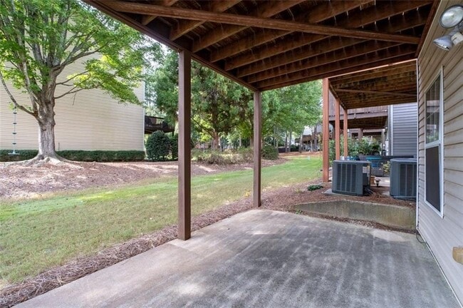 Building Photo - 532 Lantern Wood Dr