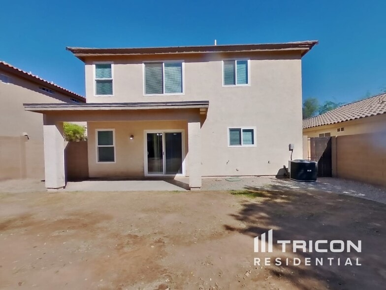 Building Photo - 1149 E Lakeview Dr