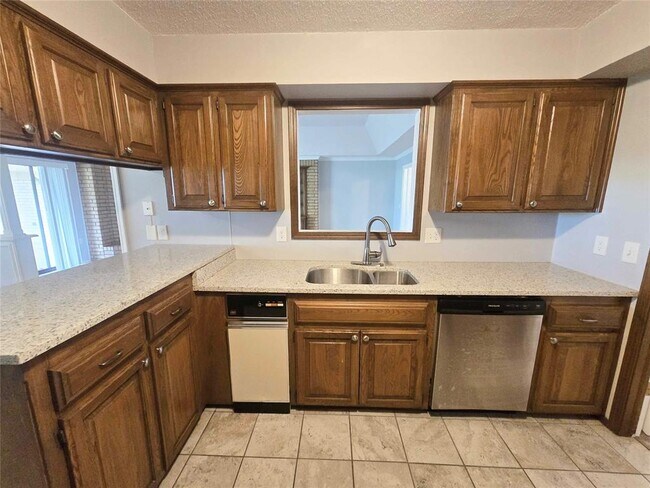 Building Photo - 4009 Cherry Hill Ln