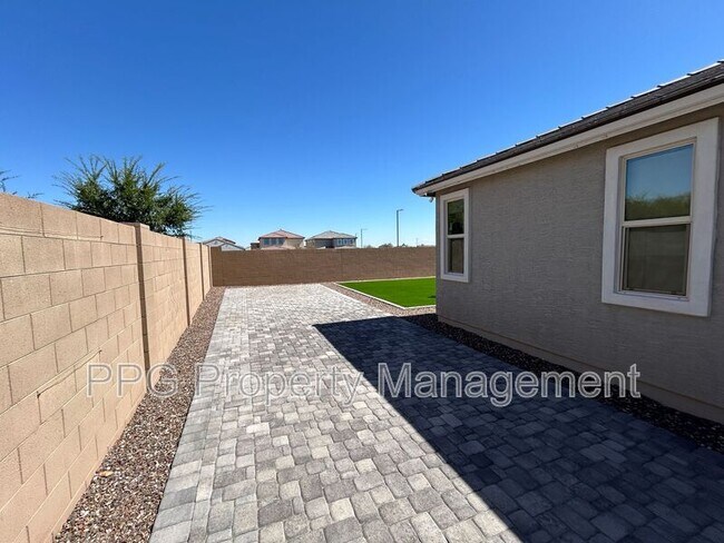 Building Photo - 19700 W San Miguel Ave