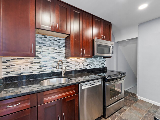 Building Photo - Discover Your Dream Townhome in Fairlingto...